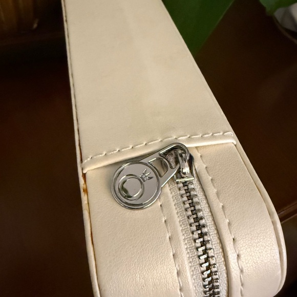 Pandora Cream Leather Jewelry Box Travel Case - Picture 8 of 9